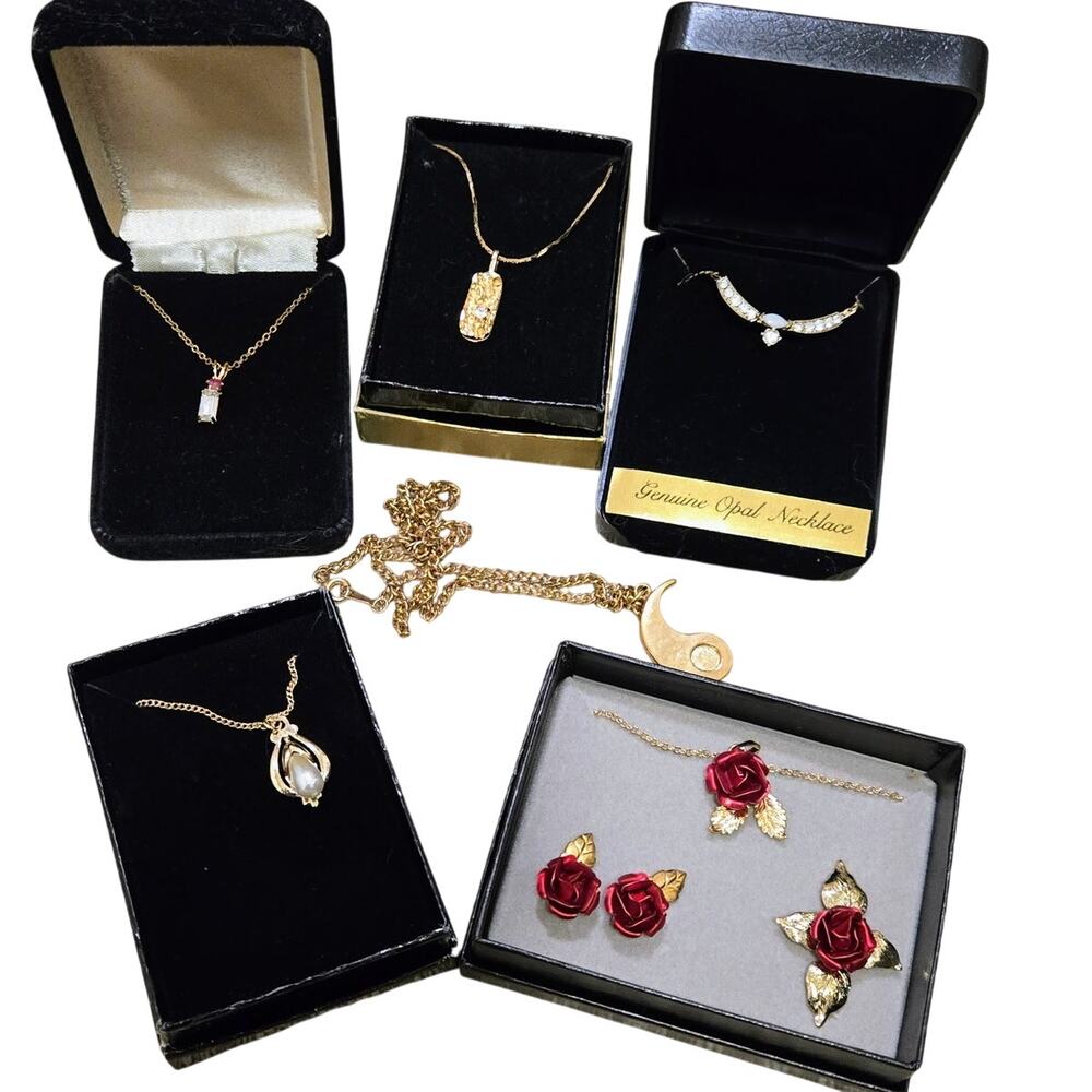 Vintage Gold-Tone Costume Jewelry 6-Necklaces 1 Pair Pierced Earrings 1-Brooch